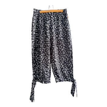 Black patterned cropped trousers