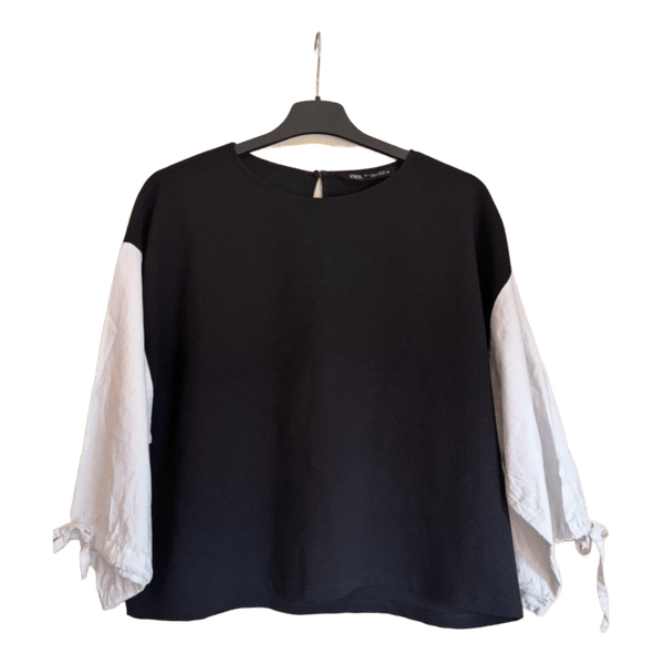 Svart Zara blus med vita ärmar
