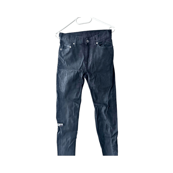Mustat slim-fit farkut
