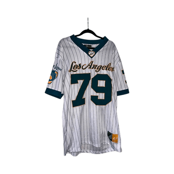 Valkoinen baseballpaita