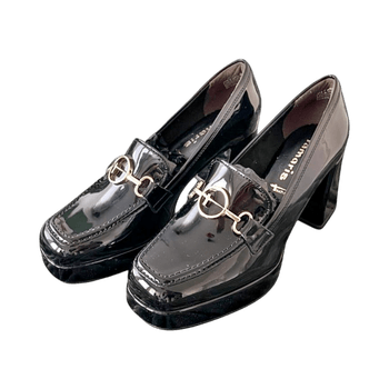 Mustat korolliset loaferit