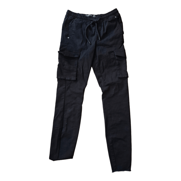 Mustad cargo püksid
