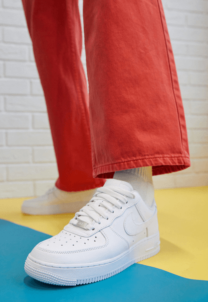 Low top sneakers white