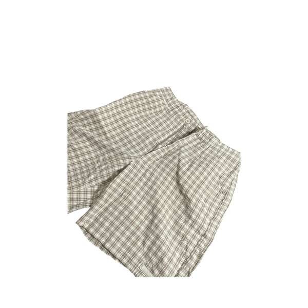 beige ruudulliset shortsit