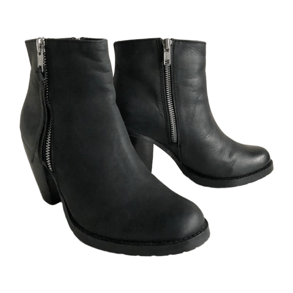 Bianco. boots