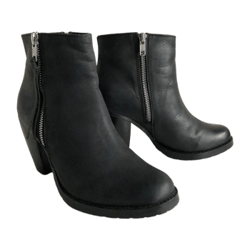 Bianco. boots