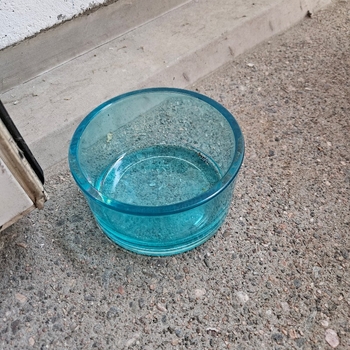Turkoosi lasinen kulho