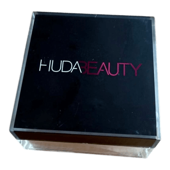 Huda Beauty setting powder