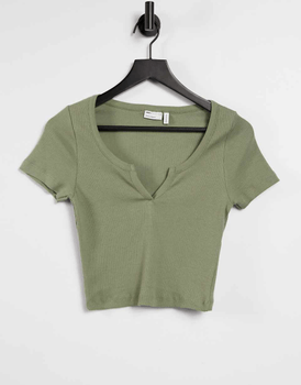 Fitted crop top with notch neck