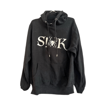 Musta huppari spider-logolla