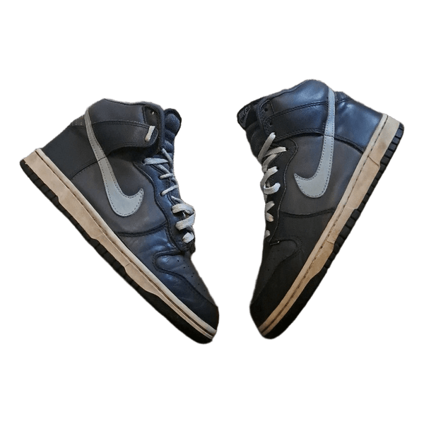 Harmaat Nike korkeavartiset tennarit