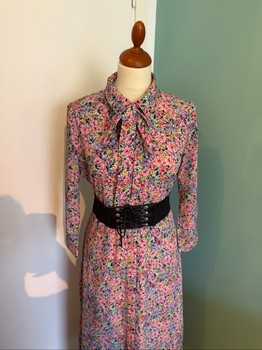 Kukkakuvioinen Pieces-mekko