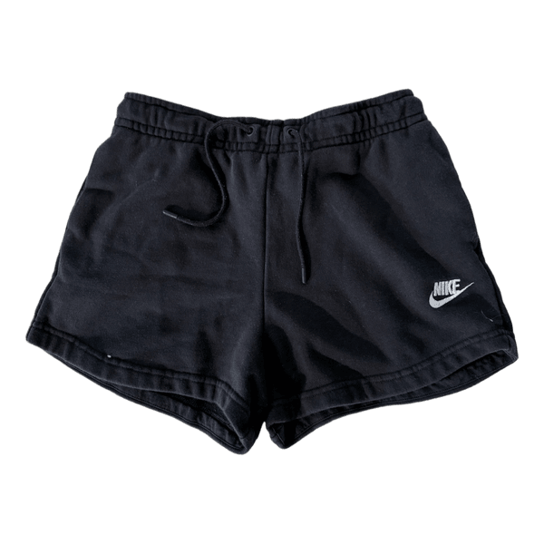 Mustat Nike shortsit