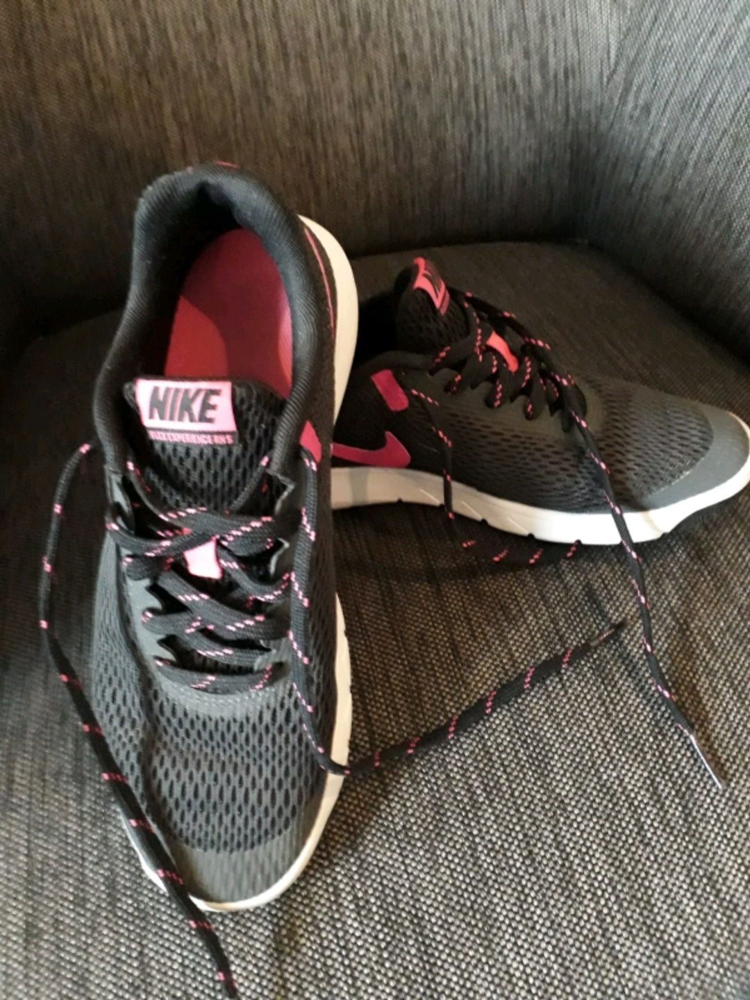 Nike sports shoes