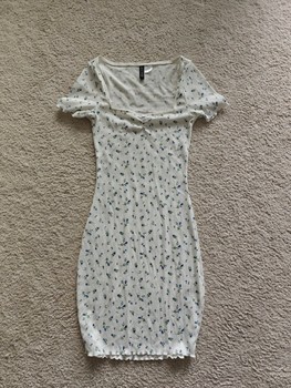 Divided kukkakuvioinen mekko