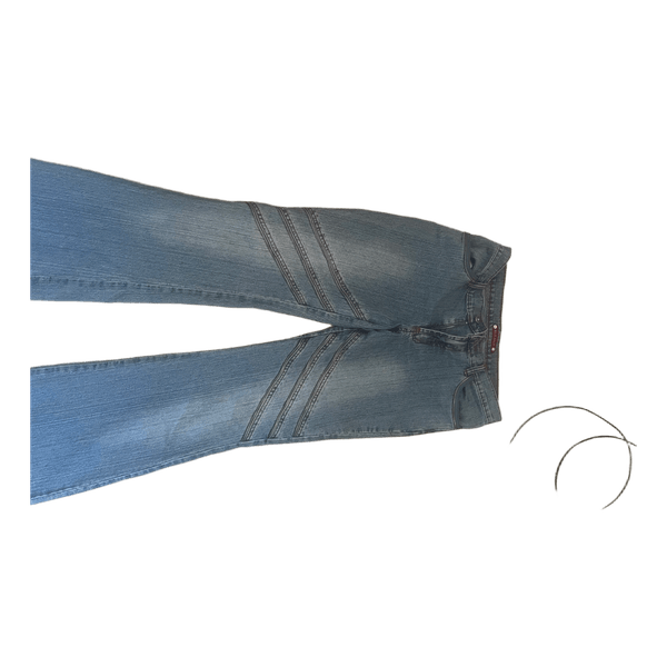 Blå jeans med syninger