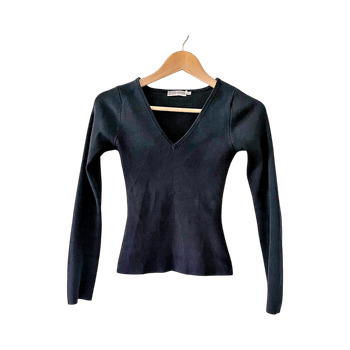 V-neck long sleeve top