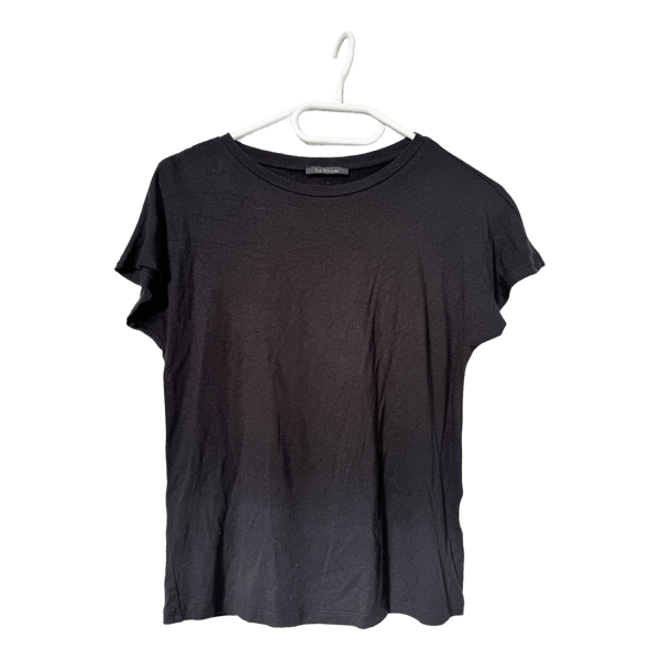 Black t-shirt