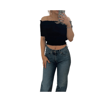 Musta off-shoulder toppi