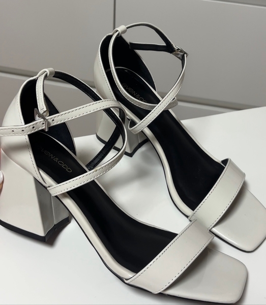 Even&Odd white block heel sandals size 38