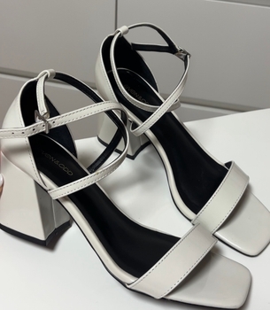 Even&Odd white block heel sandals size 38