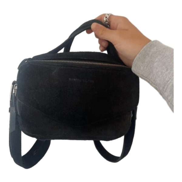 Sort crossbody taske i ruskind