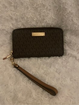 Michael Kors lompakko rannehihnalla
