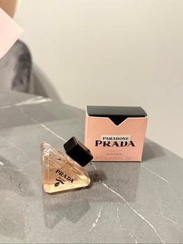 Prada Paradoxe perfume