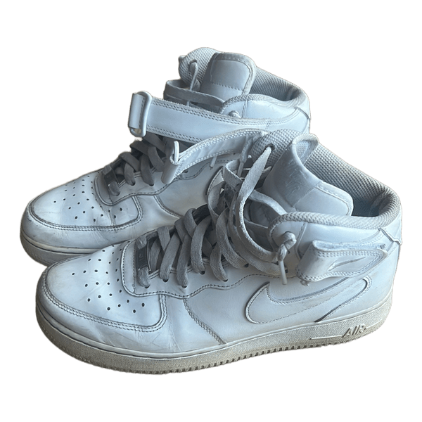 Valkoiset Nike tennarit
