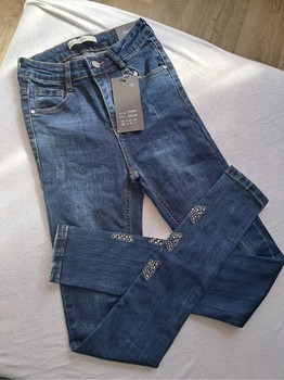 Zilas džinsu bikses ar akmentiņiem