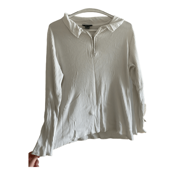 valkoinen zip-up -paita