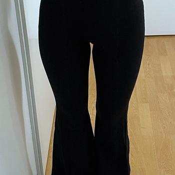Musta bootcut-housut S – trendikäs / arki / bile