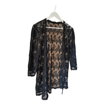 Musta pitsinen kimono