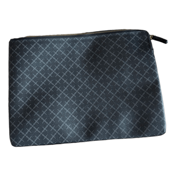 Black pattern clutch
