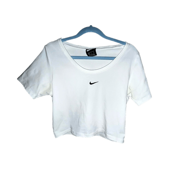 Cropped Nike t-shirt
