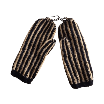 Raidalliset neulotut lapaset