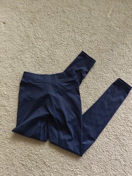 Tummansiniset urheilutrikoot