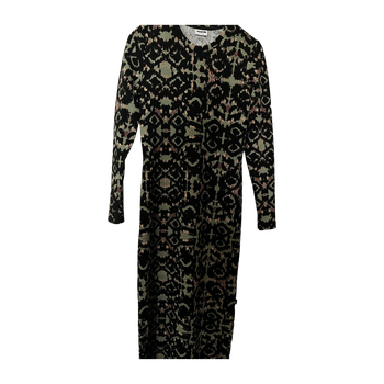 Noisy may dress