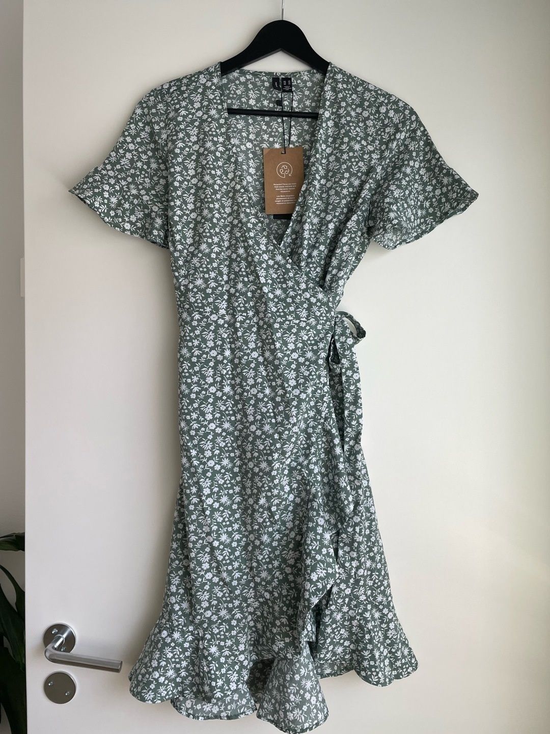Vero Moda kietaisumekko