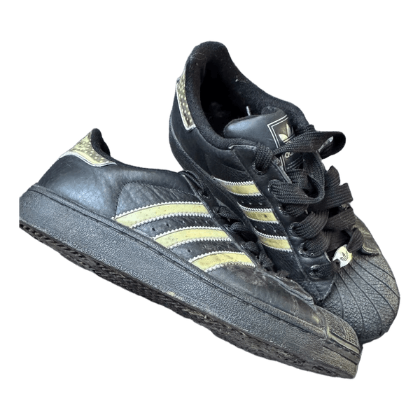 Mustad adidas tossased