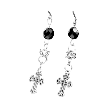 Pitkät ristiearrukset mustalla helmillä