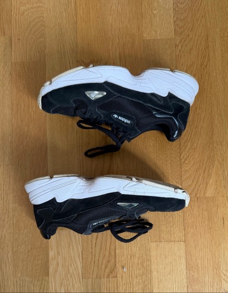 Adidas Falcon tennarit