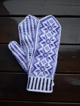 DIY kirjoneulelapaset