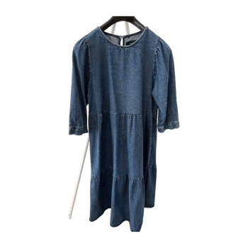Noisy may dress