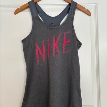 harmaa Nike urheilutoppi naisille