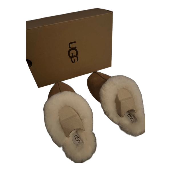 Ruskeat UGG aamutossut