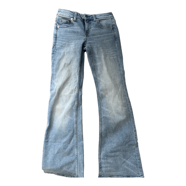Lyseblå flared jeans