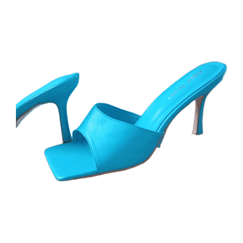 Public desire heels