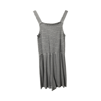 raidallinen hihaton mekko