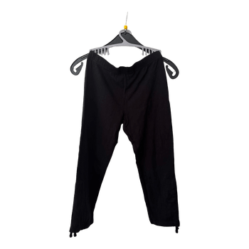 Capri pants with a bow at the bottom